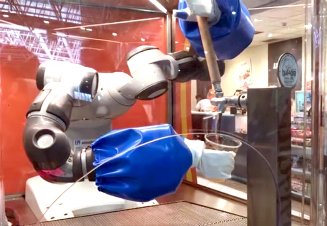 Nepo il robot spilla birra