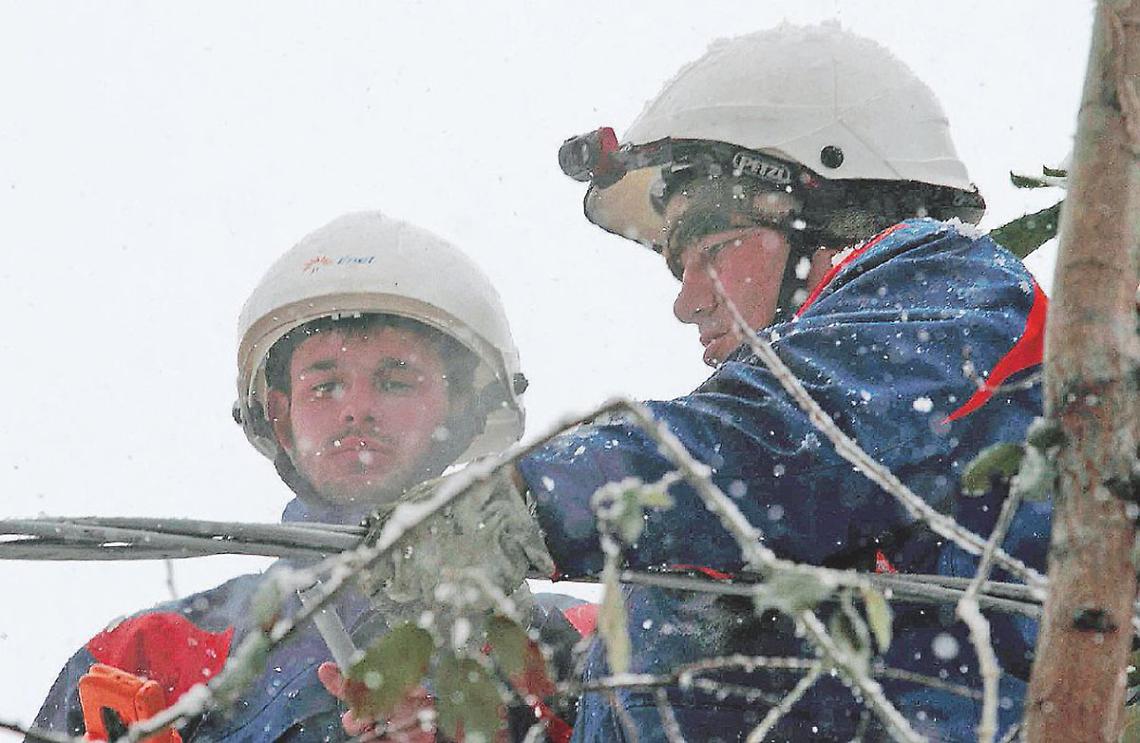 MALTEMPO:IN CIOCIARIA CEDONO CAPANNONI E TETTI PER PESO NEVE