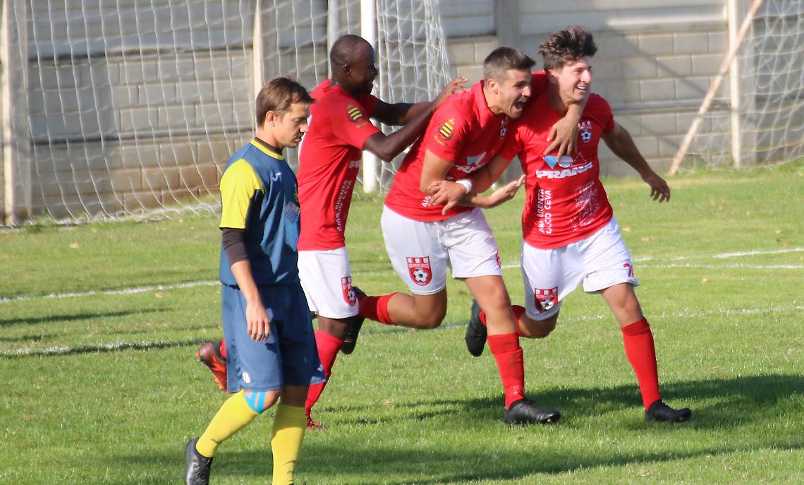 Calcio, pioggia di rinvii. Ultime gare prima dello stop?