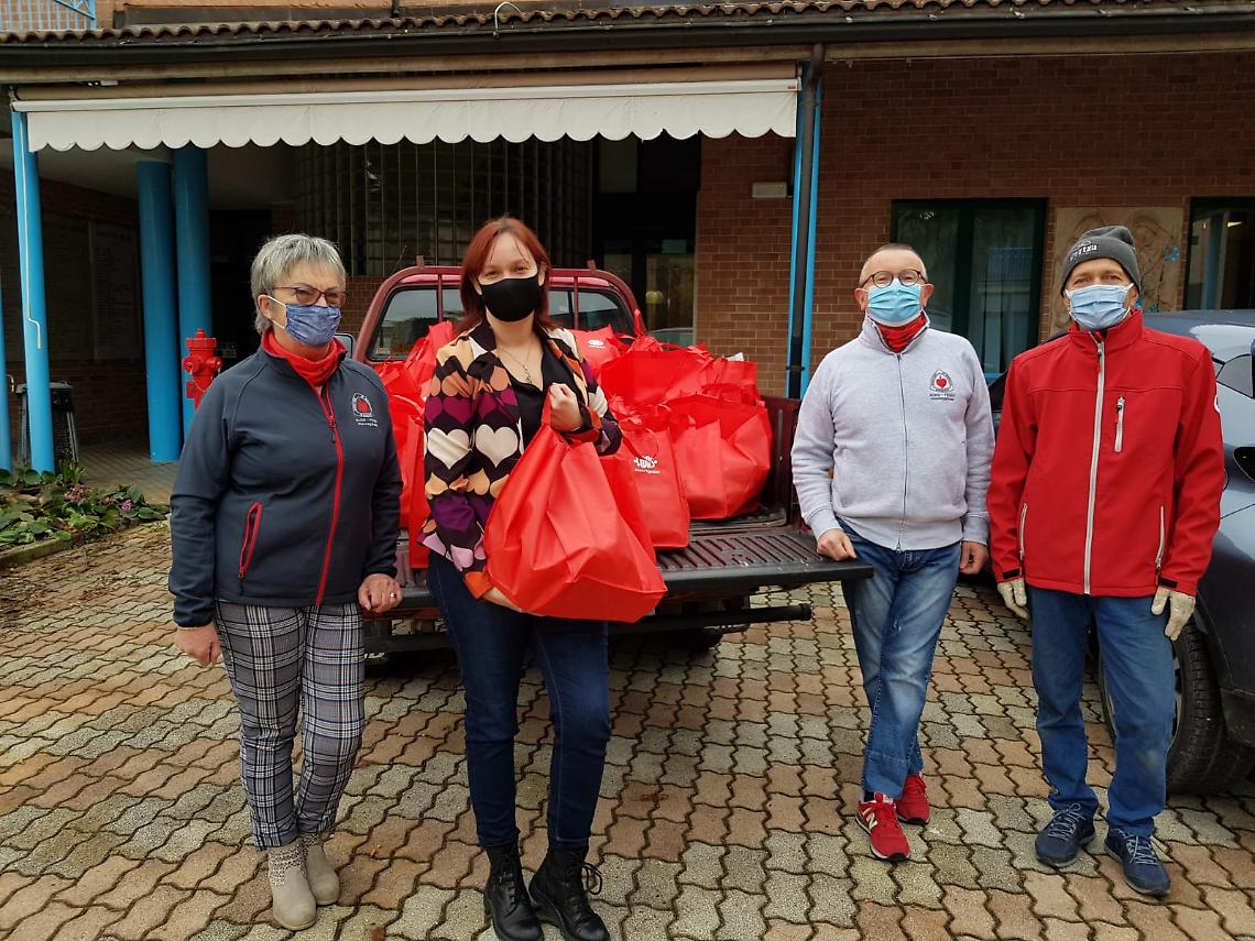Un Dono Ai Dipendenti Della Casa Di Riposo “Sacra Famiglia” Da Parte Dei Donatori Di Sangue Dell’Avas Fidas Monregalese