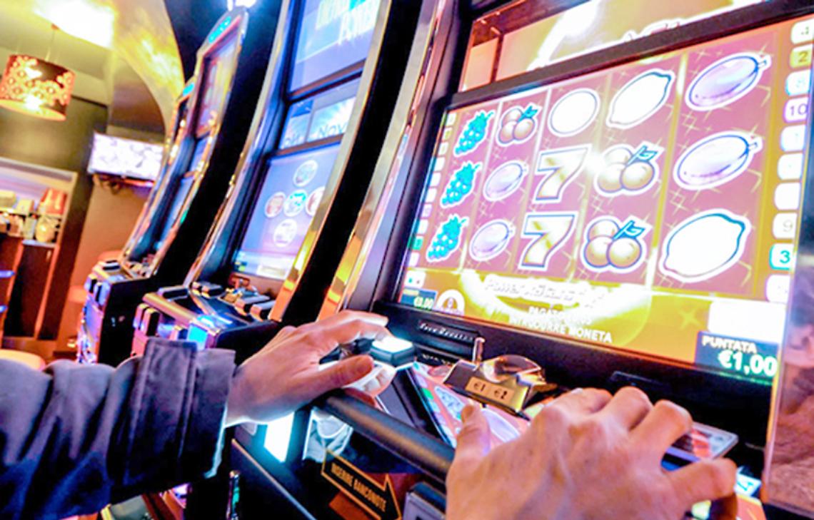 Gioco d'azzardo: nel post-Covid si gioca di più, in un anno “persi” 718 milioni