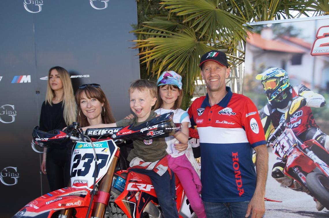 Mauro Cucchietti Insieme Ad Annalisa Veglia Ed I Figli Foto Diemme
