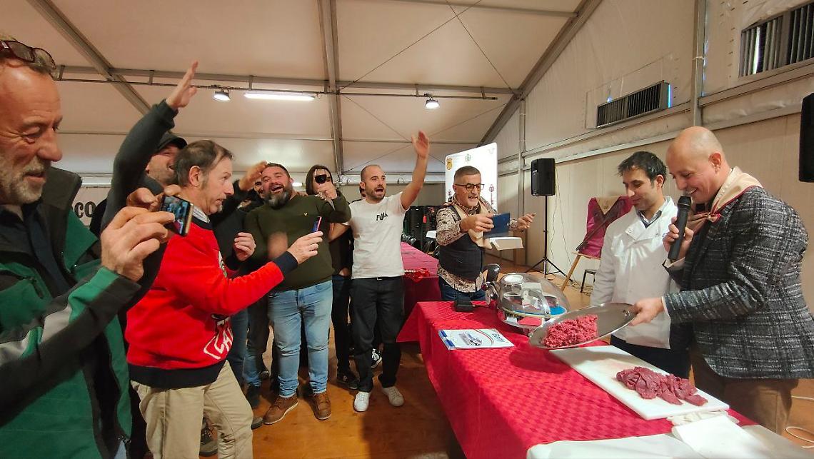 Photo 5814552066088090519 Y