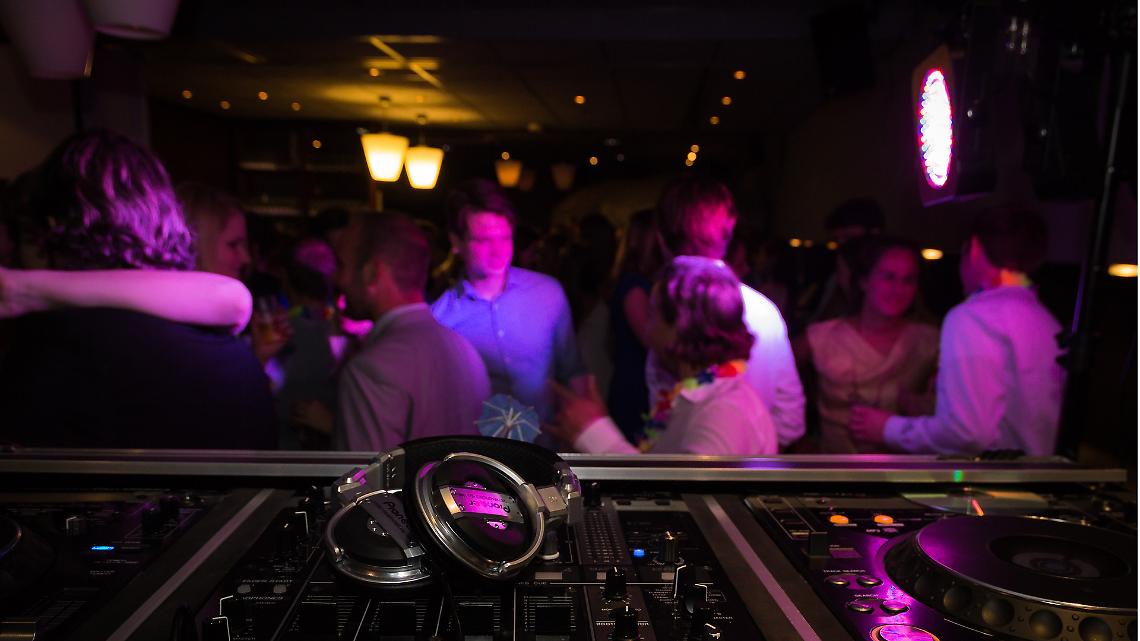 Party G795562bbc 1920