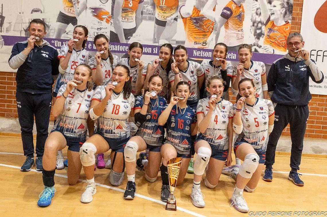 under 18 volley