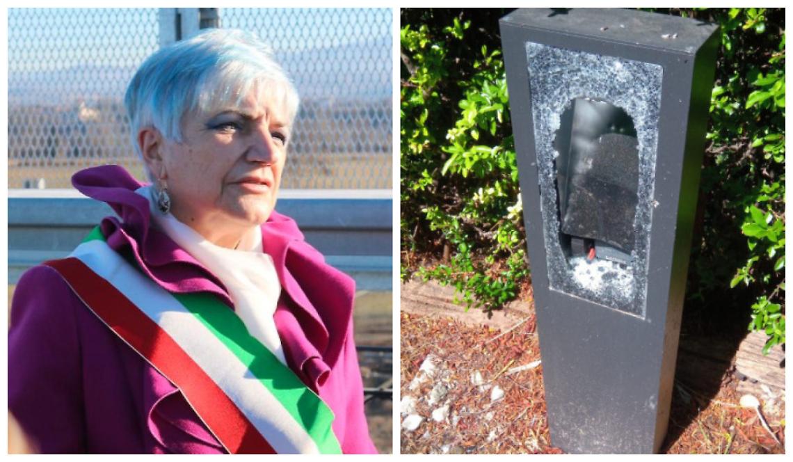 Vandali distruggono i faretti al parco, il sindaco: «I nostri giardini, preda di incivili e maleducati»