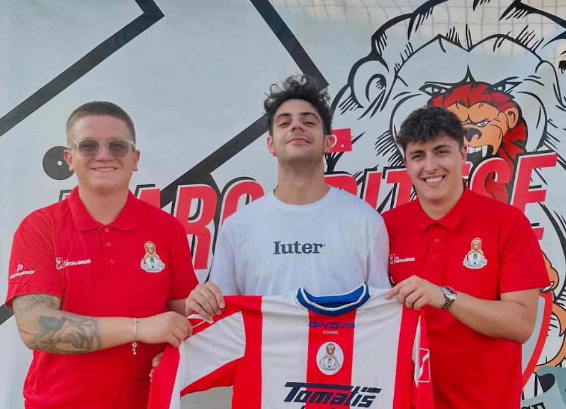 Il portiere bomber: cambia squadra e diventa attaccante