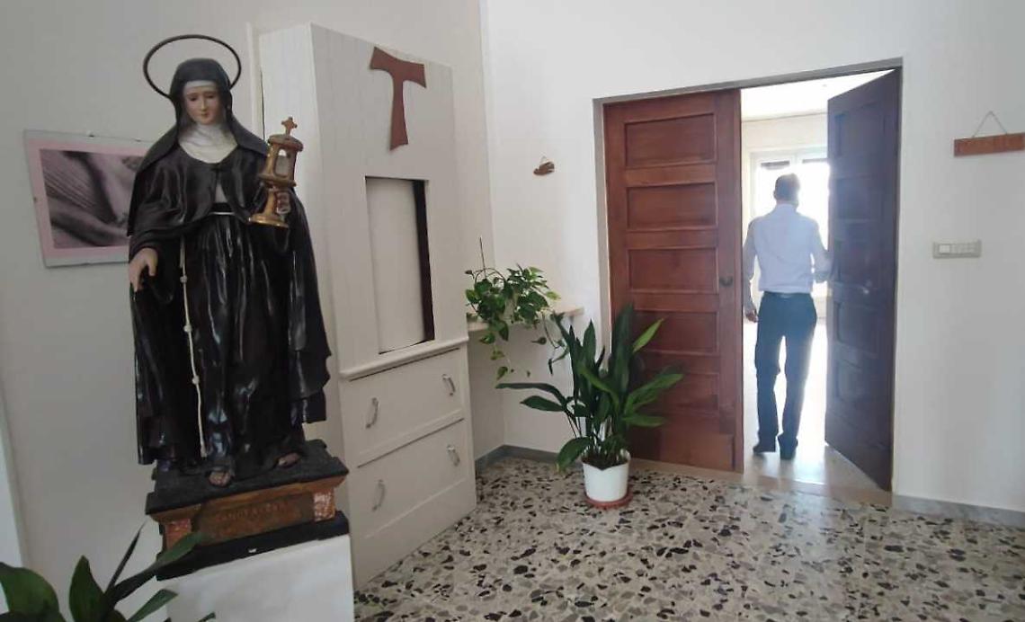Ladri entrano nel convento delle Clarisse mentre le suore sono a messa