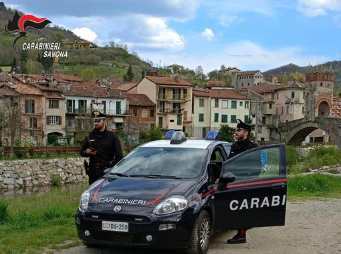 Automobilista 91enne urta una moto e si dà alla fuga