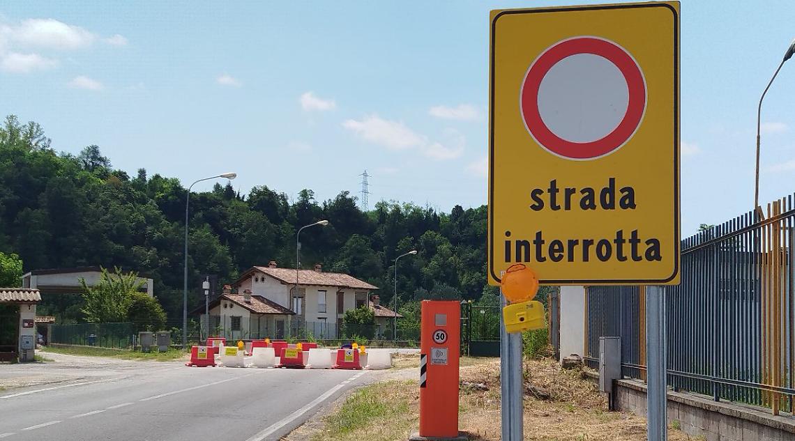 Il ponte è chiuso per lavori, ma lui passa lo stesso: individuato e sanzionato