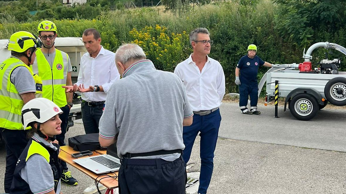 Emergenza nel canale: idrovore e 17 equipaggi al lavoro, ma è un'esercitazione