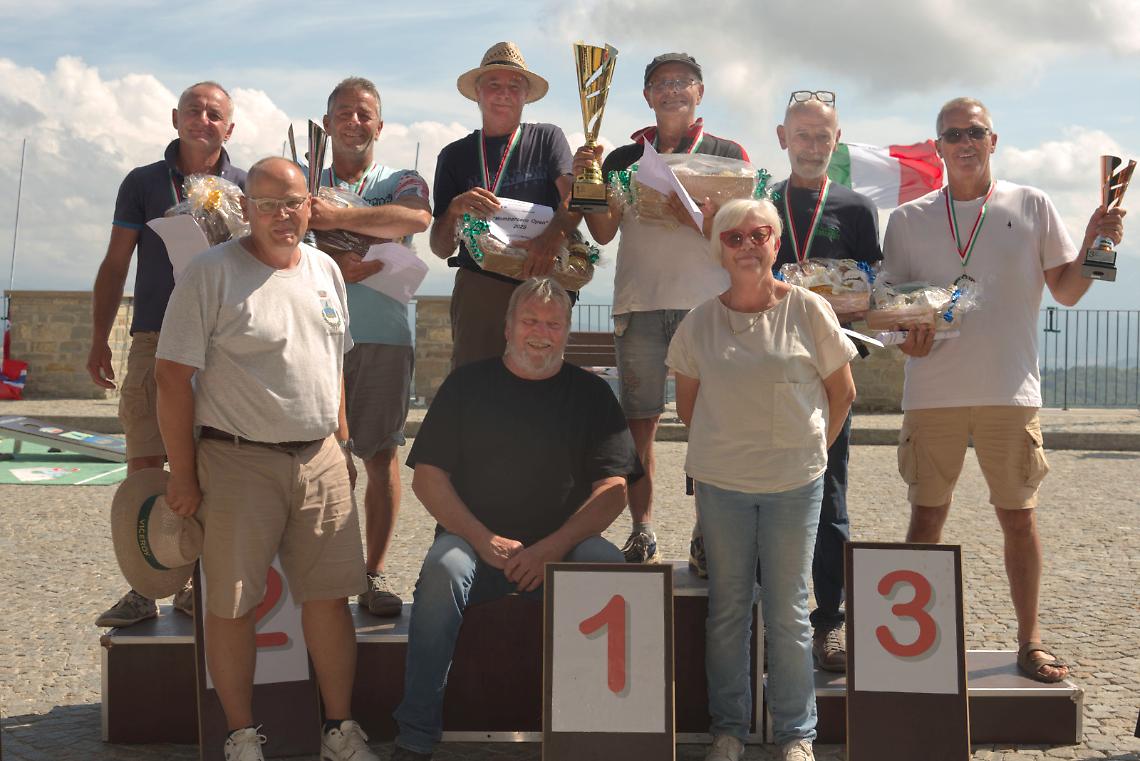 Applausi ai campioni del cornhole