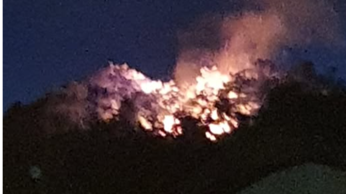 Incendio nei campi di Carrù
