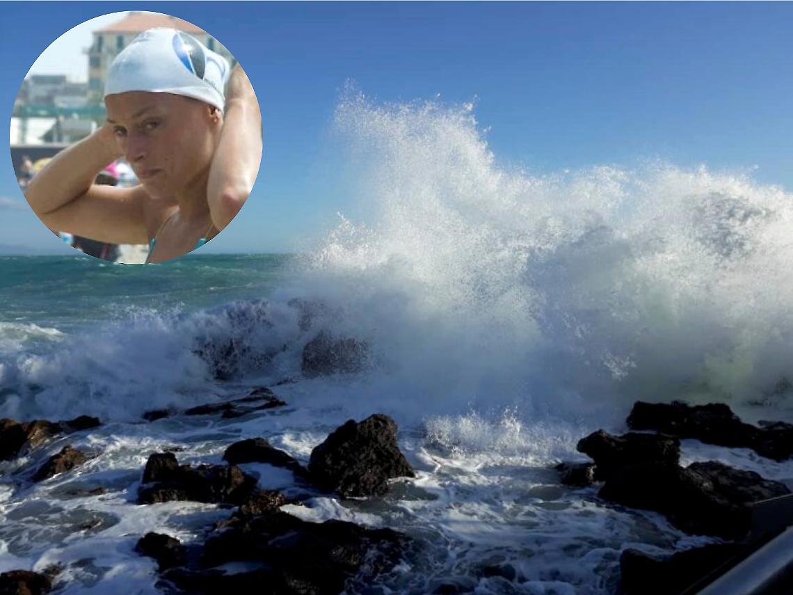 Rischiano di annegare, per fortuna che a riva c'è la campionessa di nuoto di salvamento