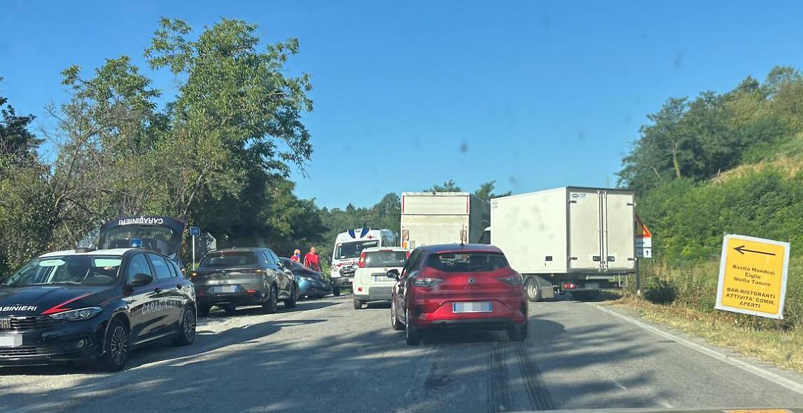 Bastia: incidente all'incrocio della Braia, auto contro un camioncino