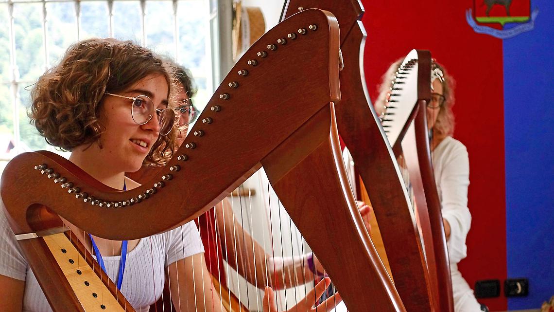 Il suono della tradizione celtica: una settimana di concerti di arpa nel borgo montano 