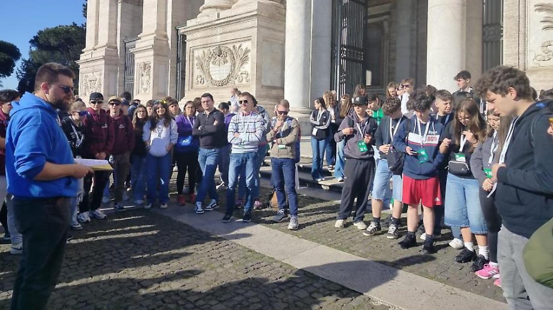Un viaggio verso Roma, per incontrare papa Leone: il Giubileo dei giovani  