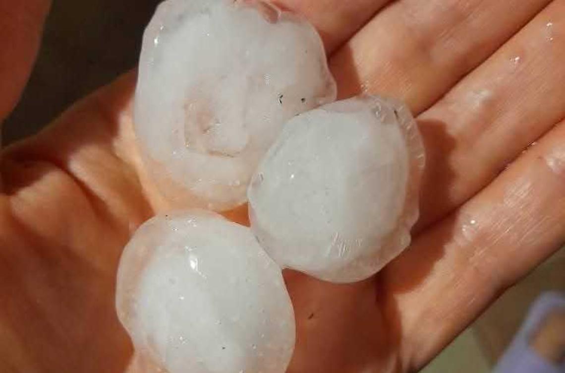 Chicchi di grandine grossi come palline da golf tra Ceva e Lesegno