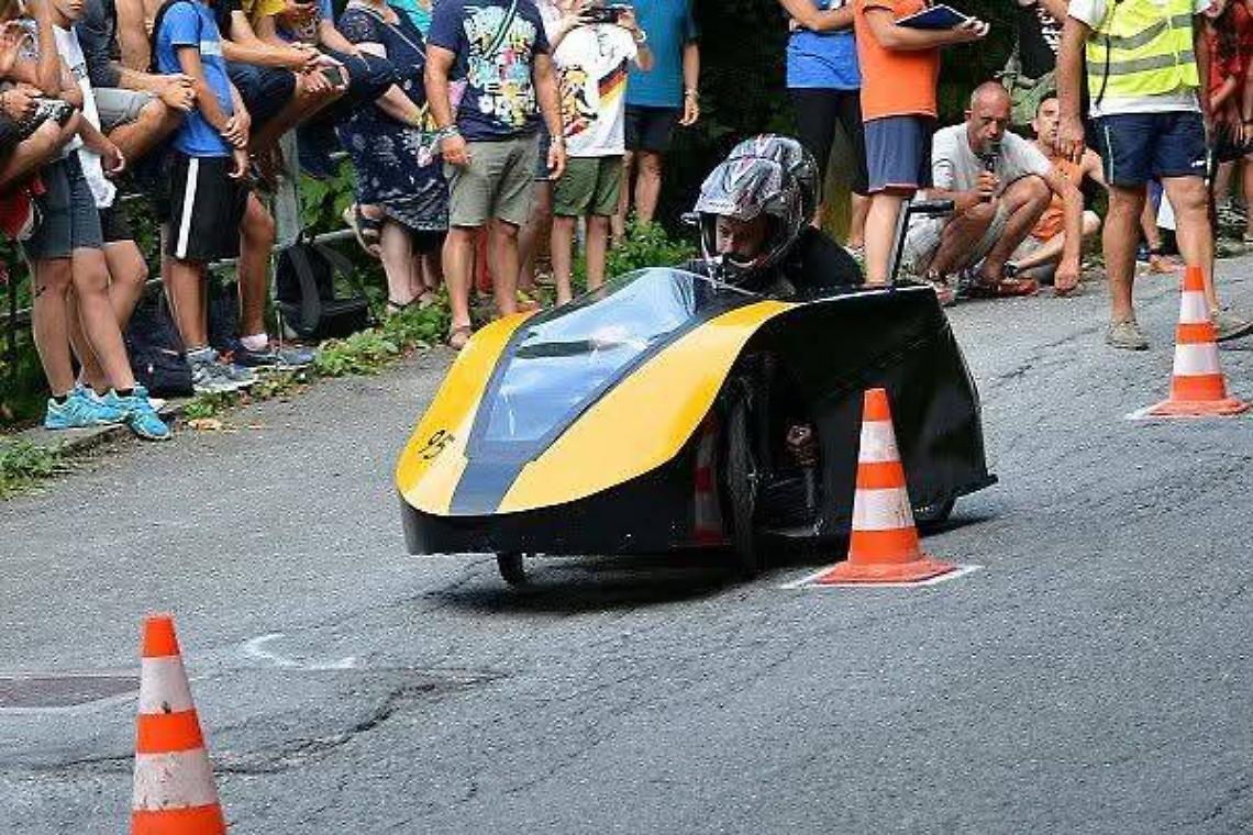 A rotta di collo sui "caret": torna la gara più folle dell’estate
