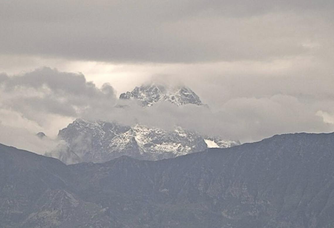 Monviso, leggero velo di neve fresca oltre i 3000 metri: «Evento normale per la stagione»