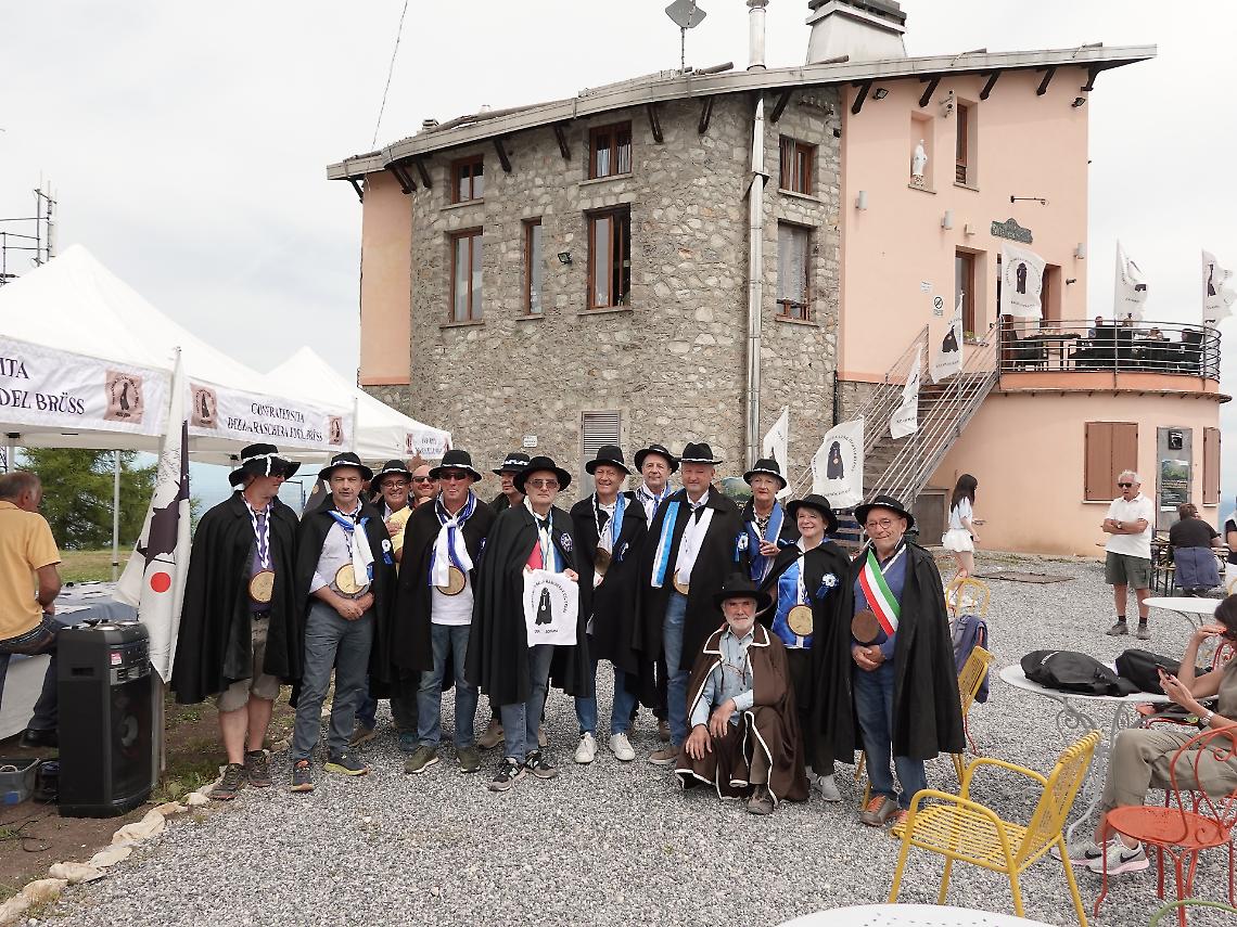 Mauro Gola nominato Cavaliere della Raschera e del Bruss durante "La salita agli alpeggi"