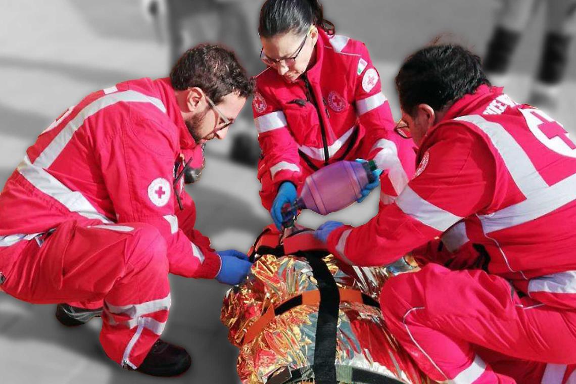Incidente sul lavoro in un cantiere: operaio cade da un'impalcatura