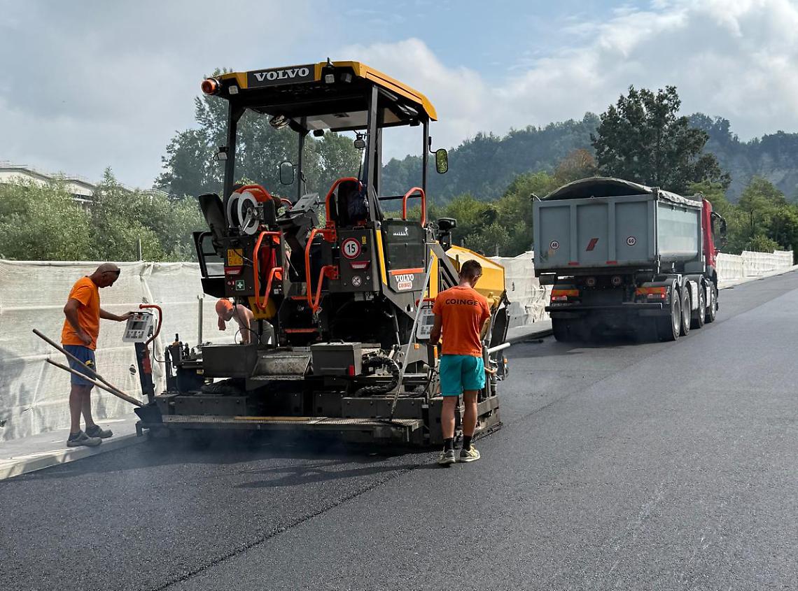 Ponte riasfaltato e con i guard-rail, ora gli ultimi ritocchi: la Fondovalle a Bastia riapre il 9 agosto