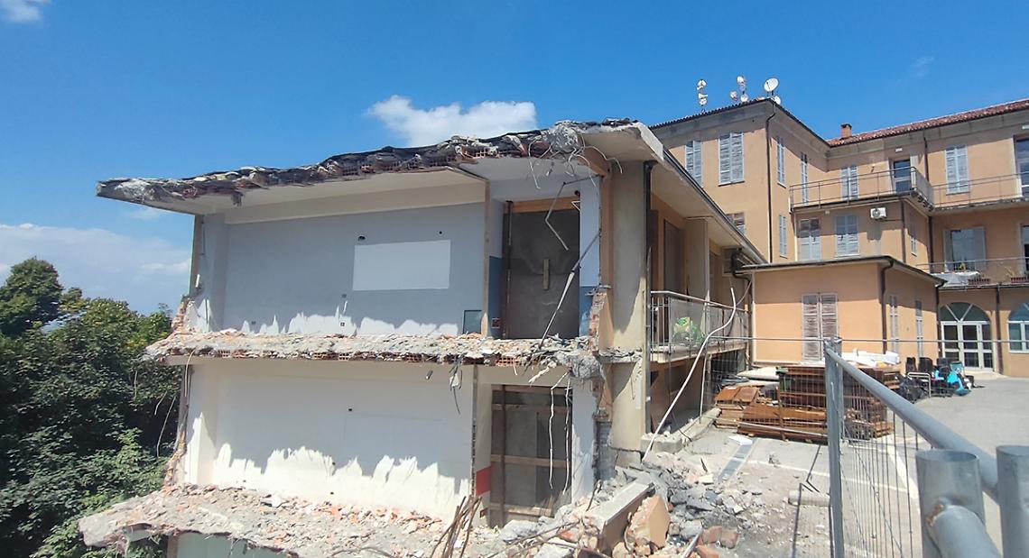 Addio, palazzina dell'Alberghiero: terminata la demolizione - LE FOTO