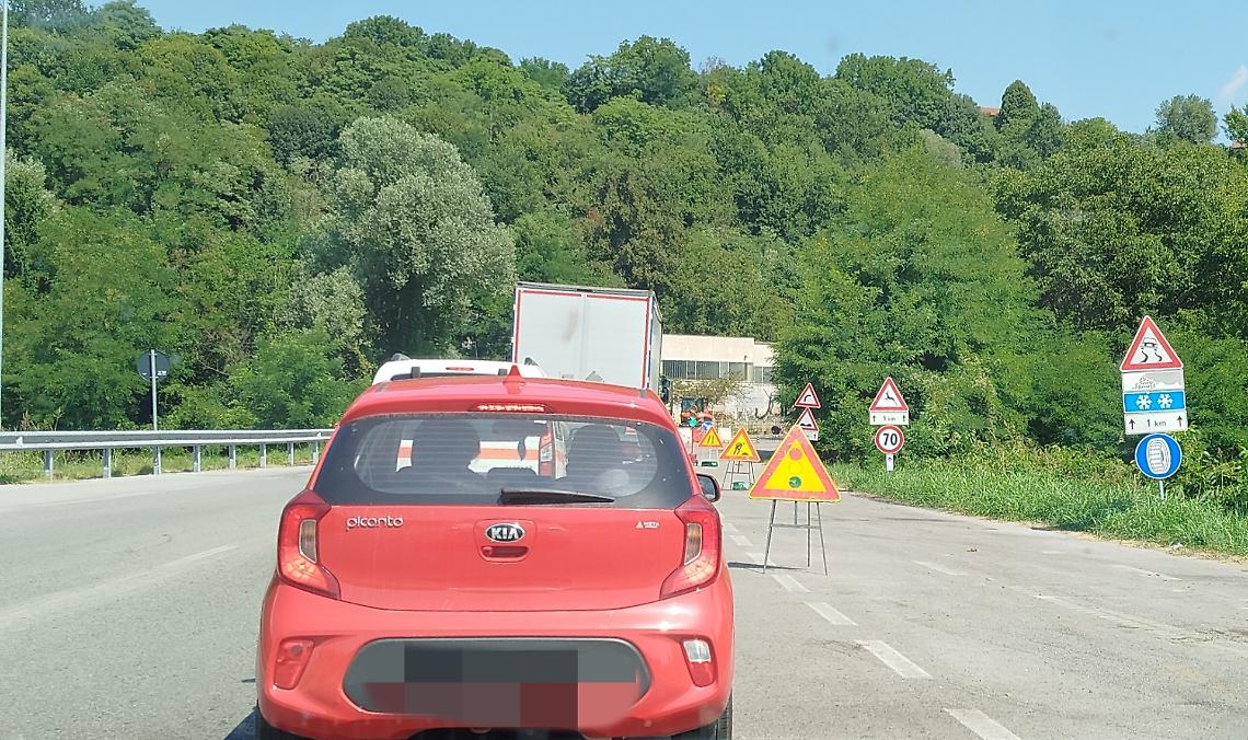 Semaforo per lavori sulla Fondovalle: traffico rallentato tra Carrù e Clavesana