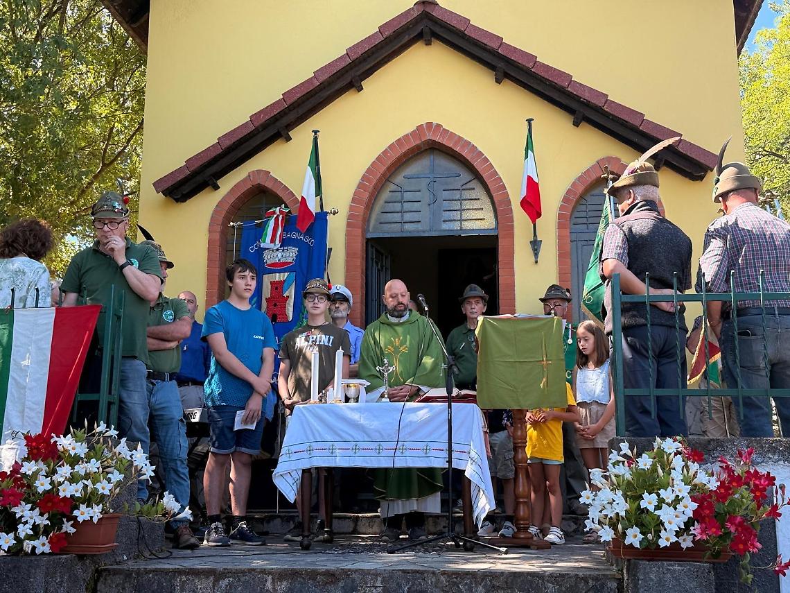 Gli Alpini festeggiano nella chiesetta a loro dedicata