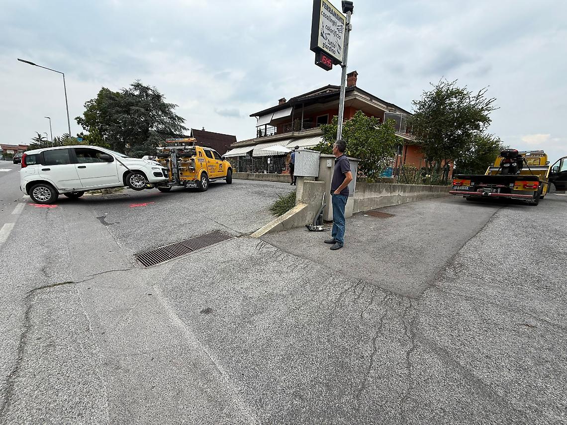 Incidente a Villanova: si scontrano uno scooter e un'auto