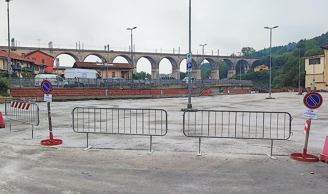 Piazza Ferrero viene "girata al contrario"