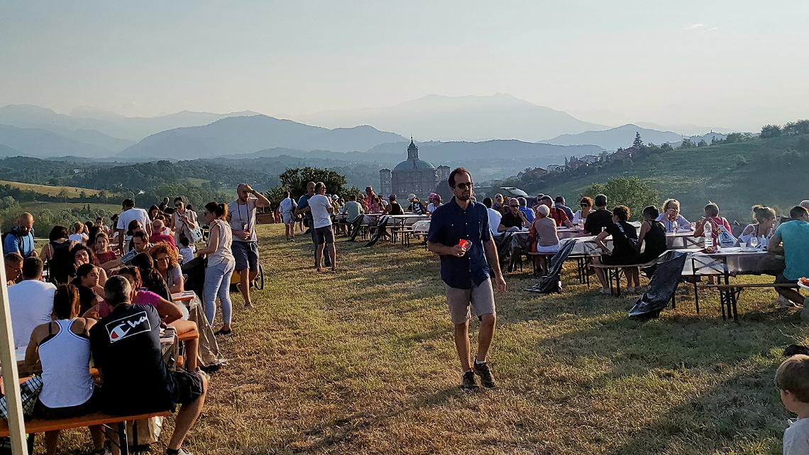 Tutto esaurito per la "Mangiando sotto le stelle": la camminata enogastronomica della Pro Vicoforte