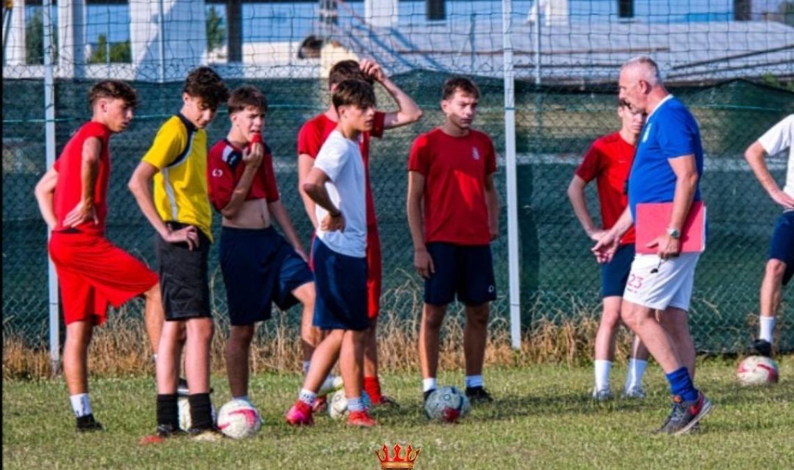 Altro che calcio d'agosto: l'amichevole finisce in rissa