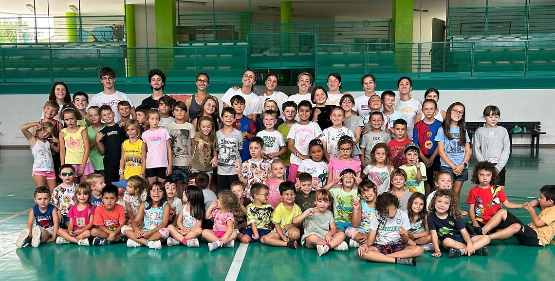 Il festoso gruppo di "Benestate"