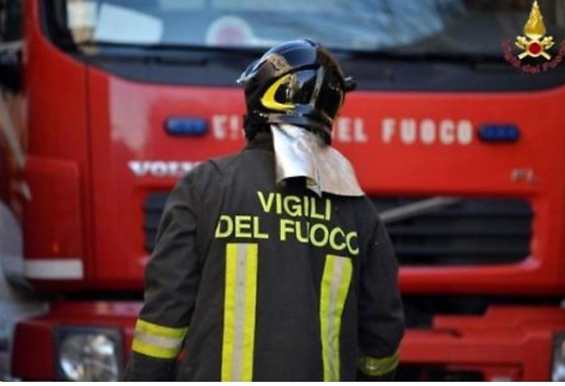 Auto contro camion: un deceduto 