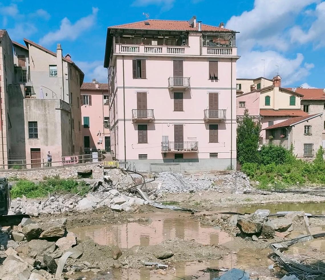 Non c’è più la passerella distrutta dall’alluvione