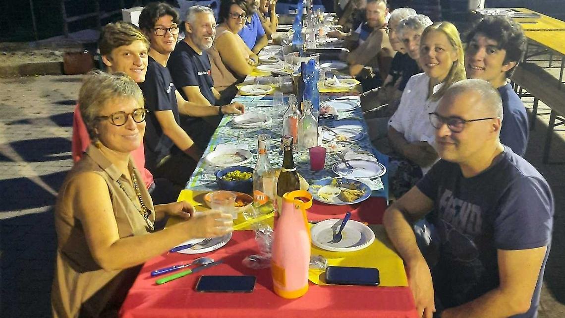 Una cena di fine estate per ringraziare la comunità