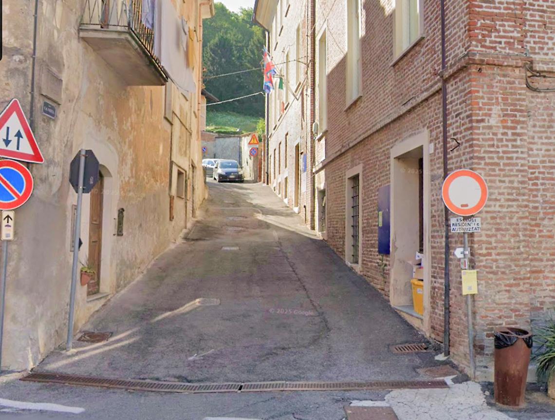la stradina pedonale danneggiata dal maltempo: «Ora la mettiamo a posto»