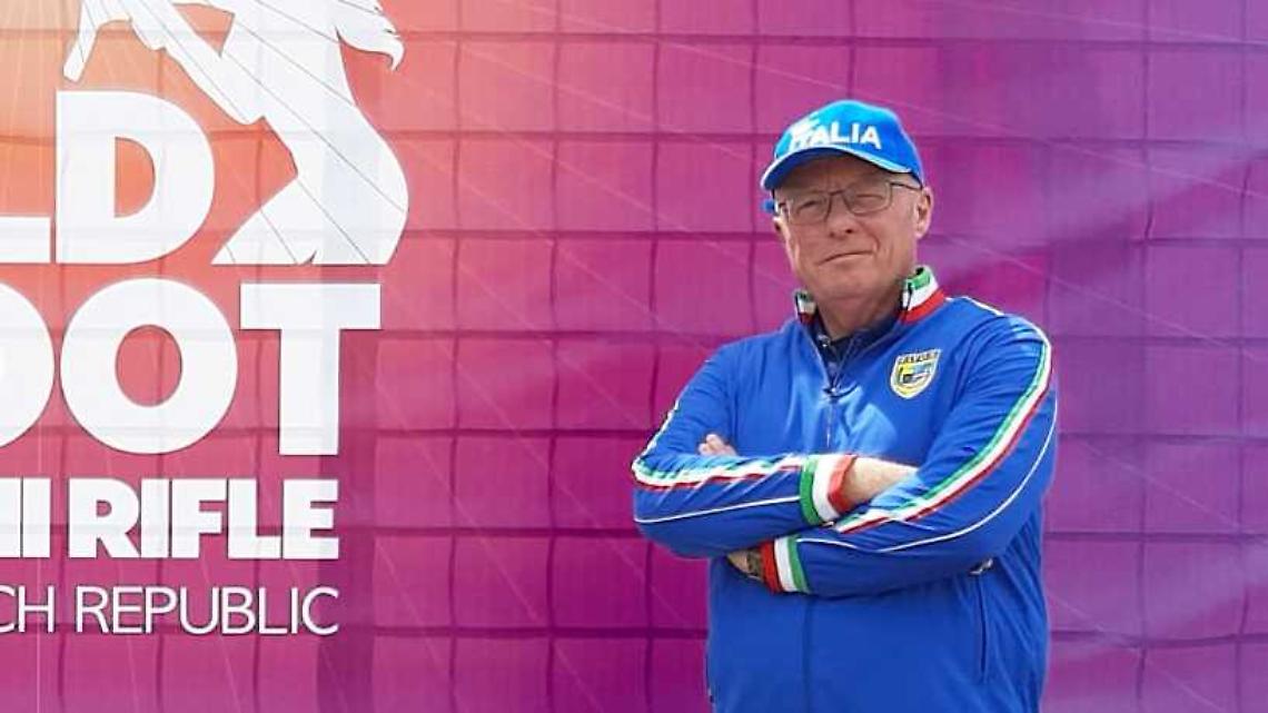 Il campione mondiale che spara al poligono di Carrù