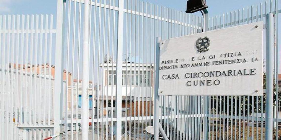 Cuneo, serie di sequestri da inizio anno: 54 telefoni nascosti nelle celle