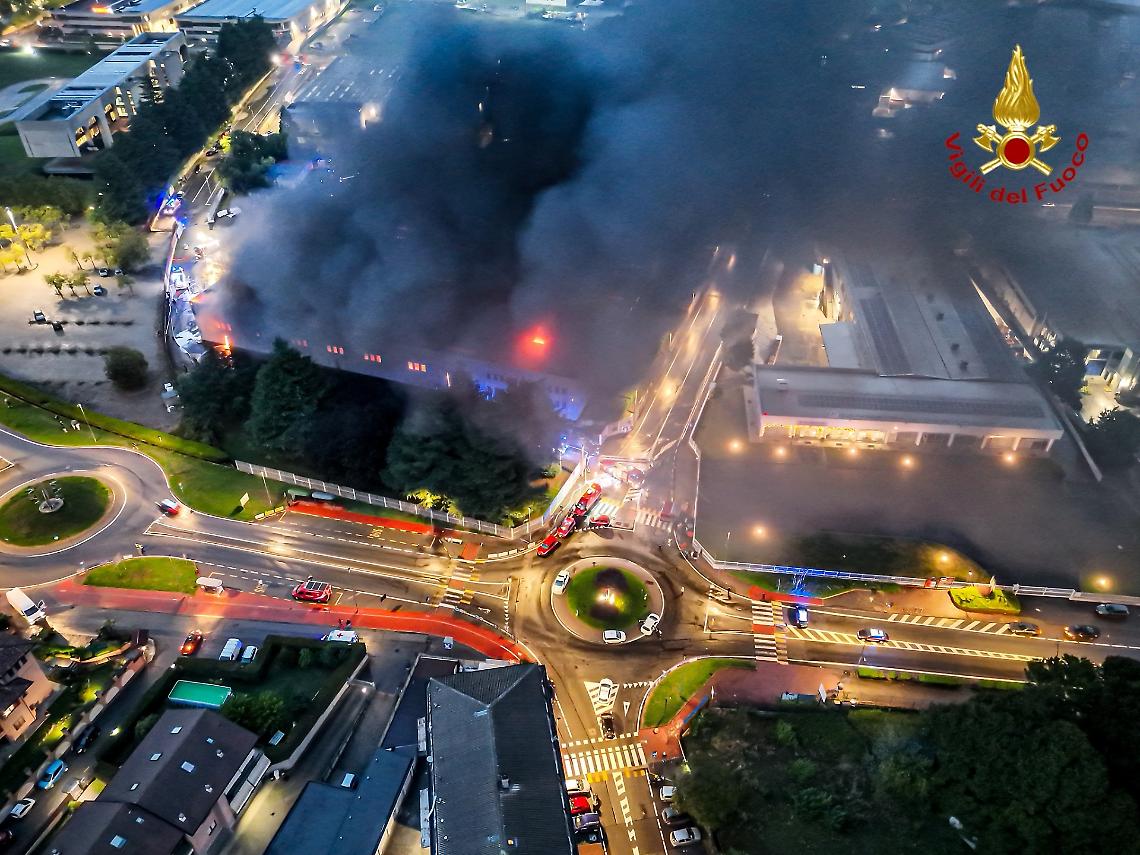 Incendio alla Eurostamp di Pianezza: "Arpa" rassicura, qualità dell’aria in miglioramento
