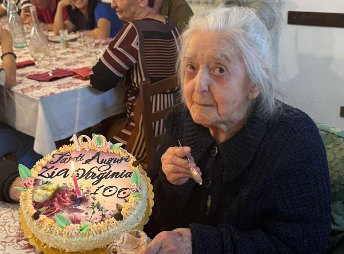 Zia Virginia compie 100 anni: un secolo di vita, tra sorrisi, ricordi e saggezza
