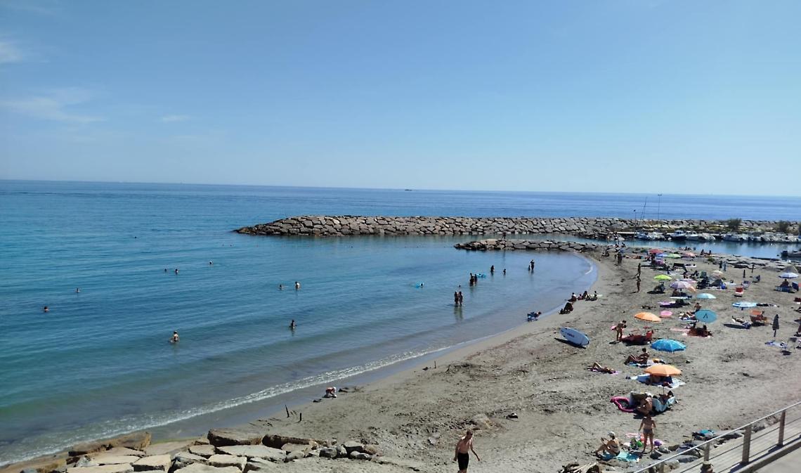 Allarme in mare a San Lorenzo: monregalese si tuffa dagli scogli e salva un'anziana