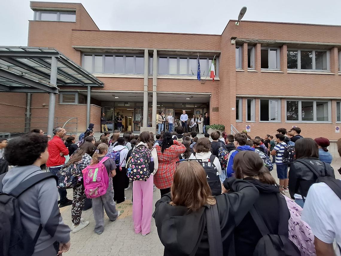 «Zaino in spalla e via!» : la città torna in classe - LE FOTO