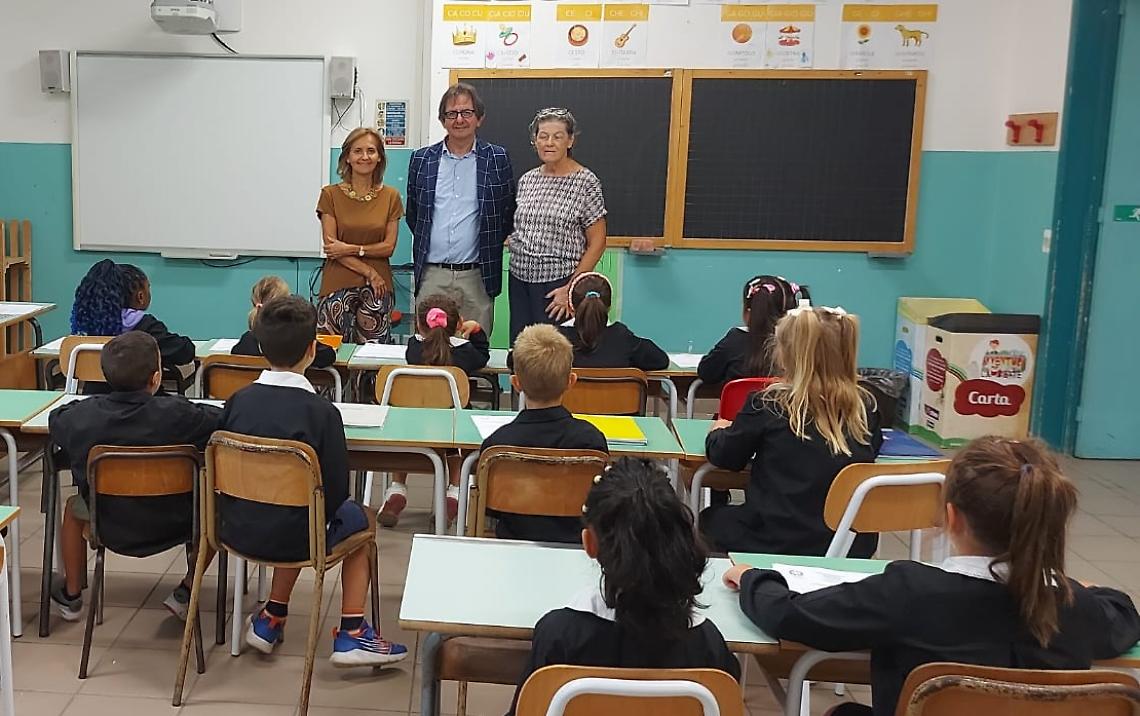 Più sicura e senza barriere architettoniche: oggi i bimbi sono tornati alla Primaria