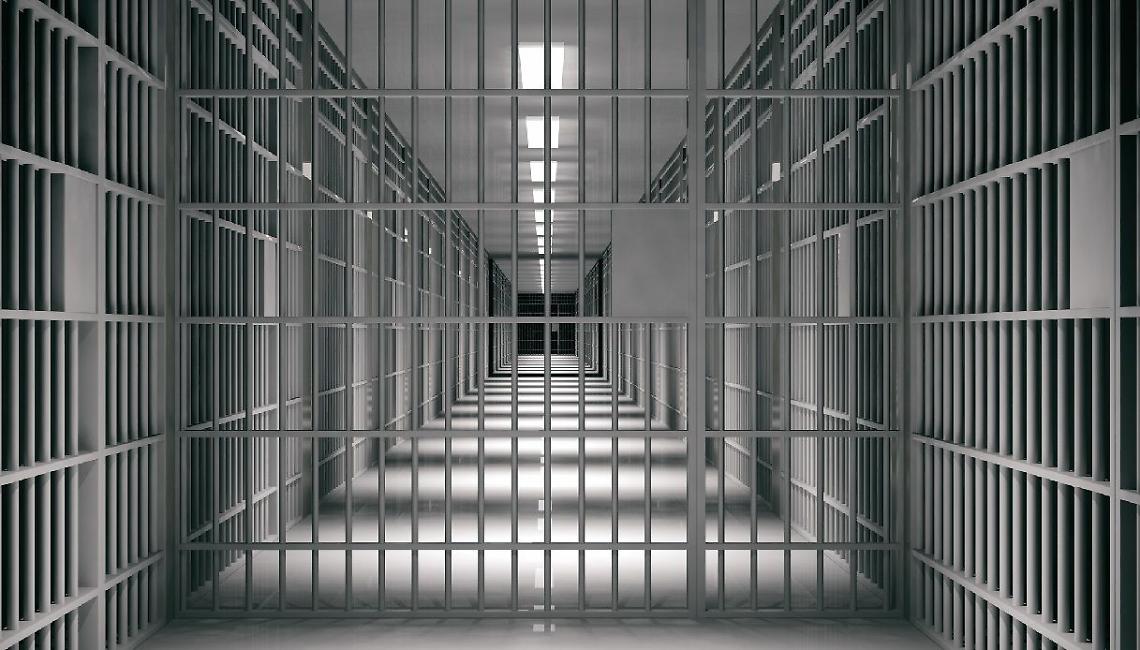 Tenta il suicidio in carcere: detenuto salvato dai poliziotti penitenziari