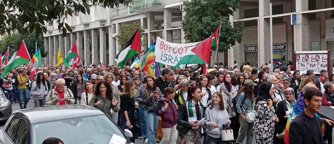 “Gaza non è sola” — duemila cuori in corteo per fermare il massacro