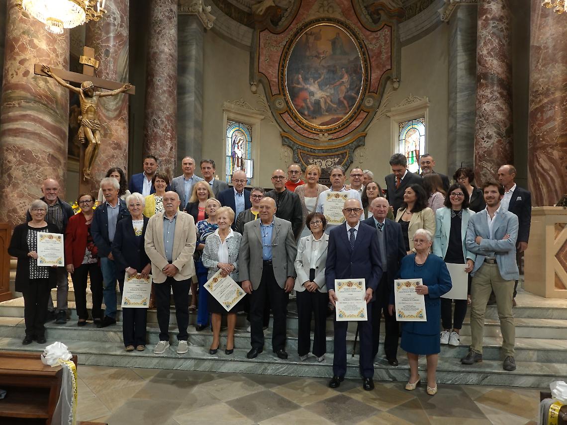 Venti coppie alla festa degli anniversari di matrimonio