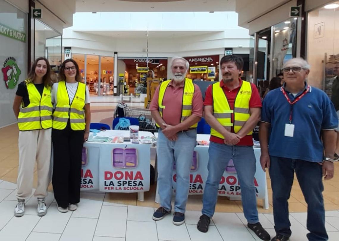 caritas dona la spesa